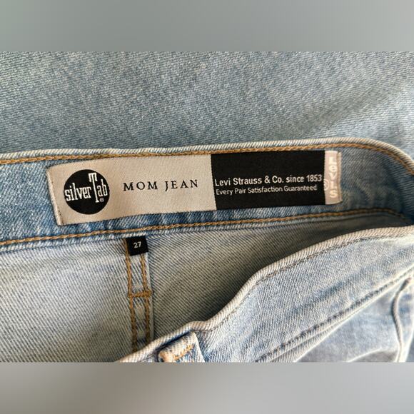 New Levi Silver Tab Mom Jeans Women’s size 27 Light Wash Denim Distressed - Picture 6 of 8